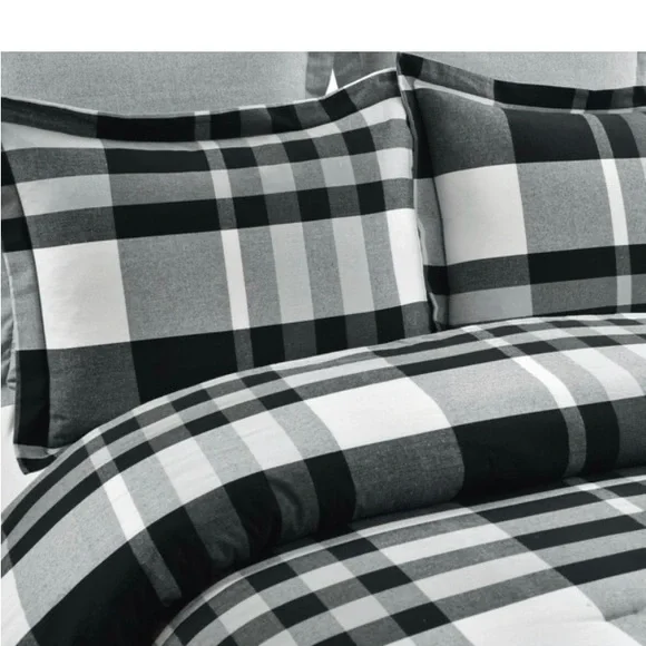 The Grav Barn Cedar Tree Yarn dyed black and white 
5-piece Comforter Set - Picture 6 of 9